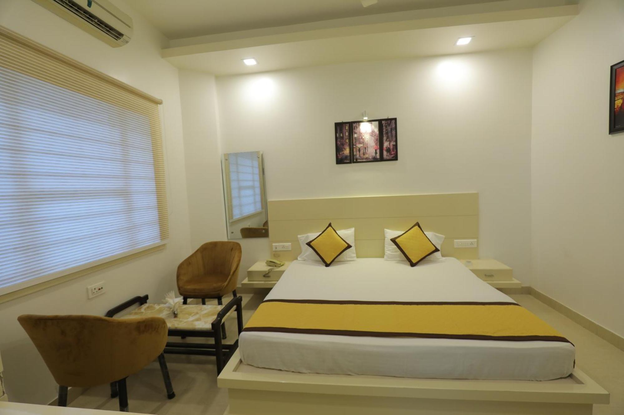 Hotel Red Carpet Tajganj Ngoại thất bức ảnh