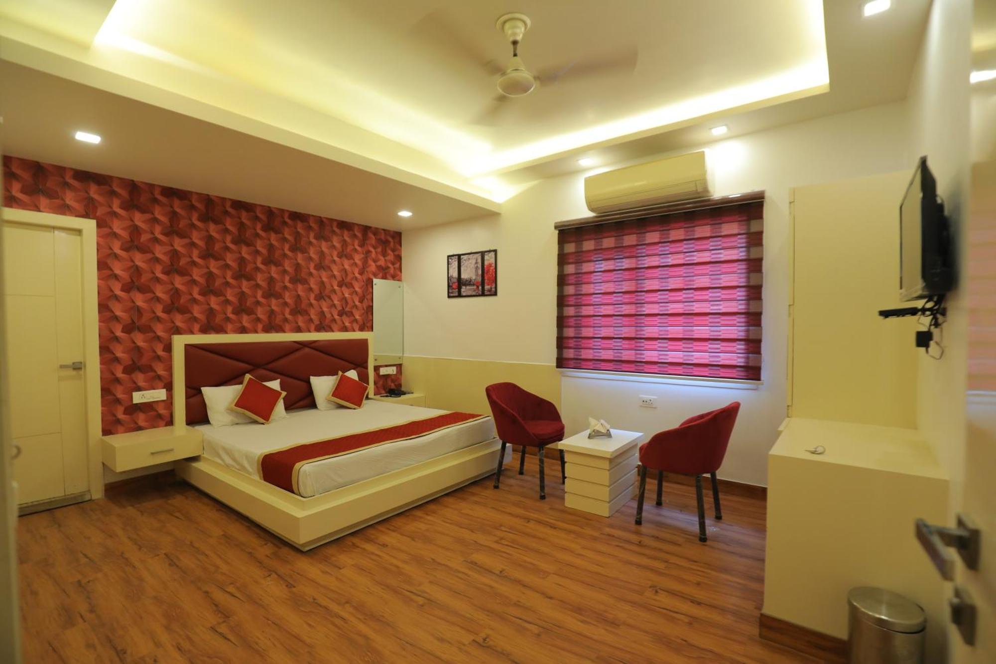Hotel Red Carpet Tajganj Ngoại thất bức ảnh