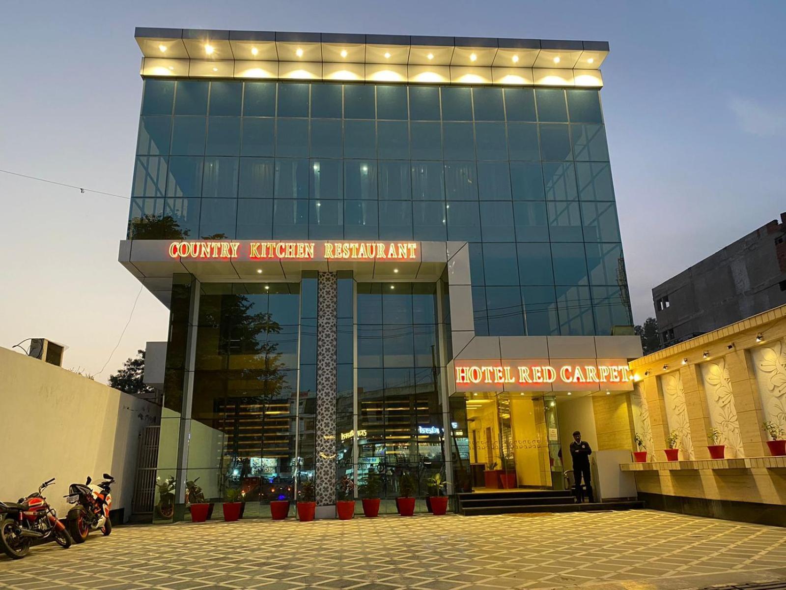 Hotel Red Carpet Tajganj Ngoại thất bức ảnh