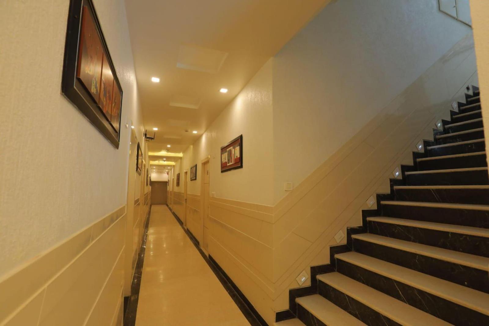 Hotel Red Carpet Tajganj Ngoại thất bức ảnh