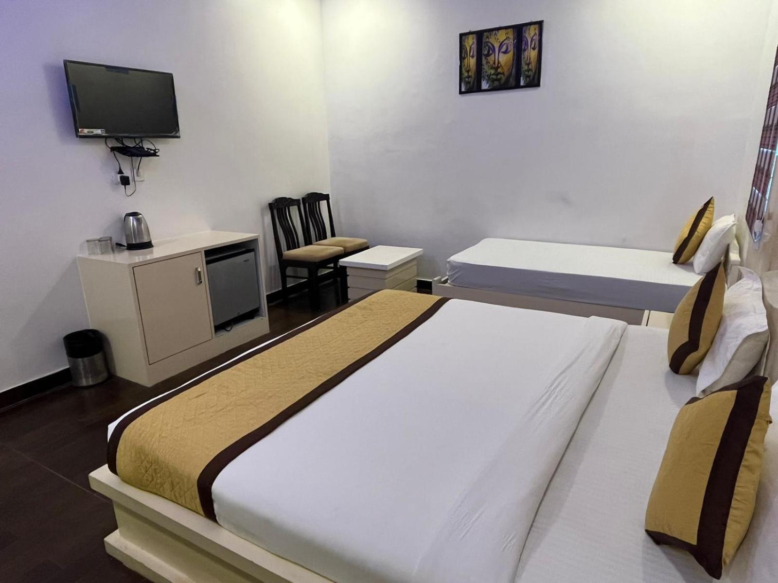 Hotel Red Carpet Tajganj Ngoại thất bức ảnh