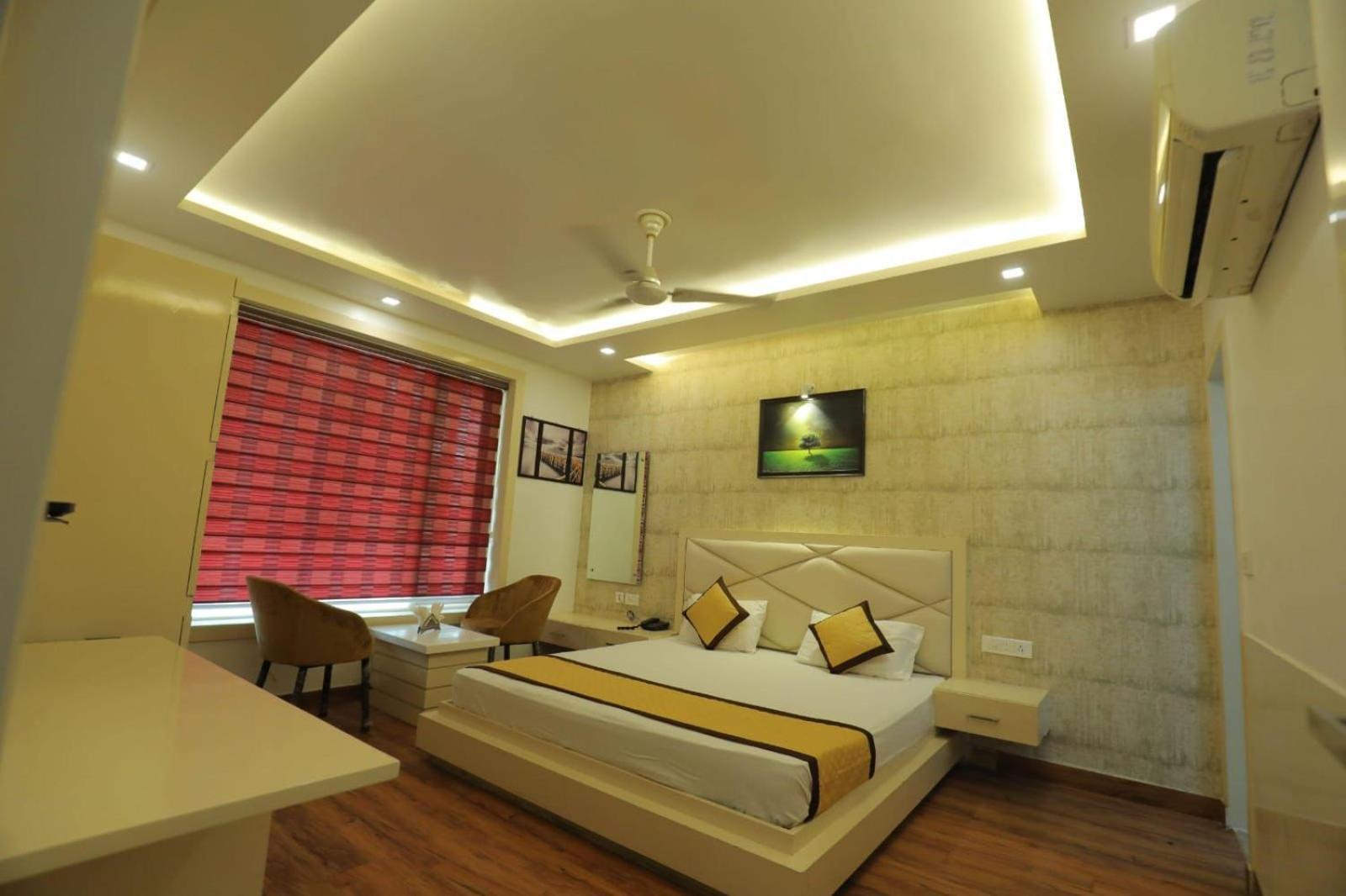 Hotel Red Carpet Tajganj Phòng bức ảnh