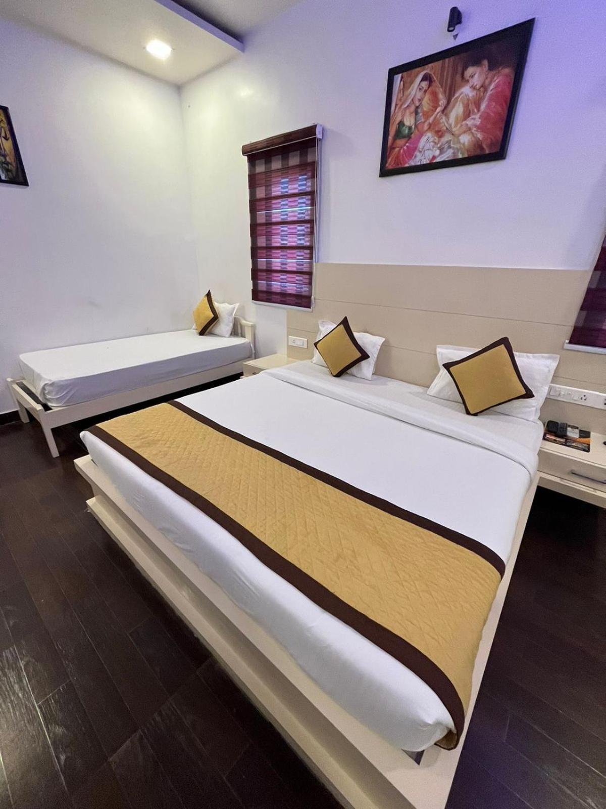Hotel Red Carpet Tajganj Phòng bức ảnh
