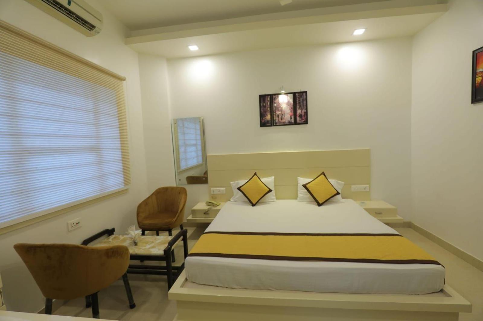 Hotel Red Carpet Tajganj Phòng bức ảnh