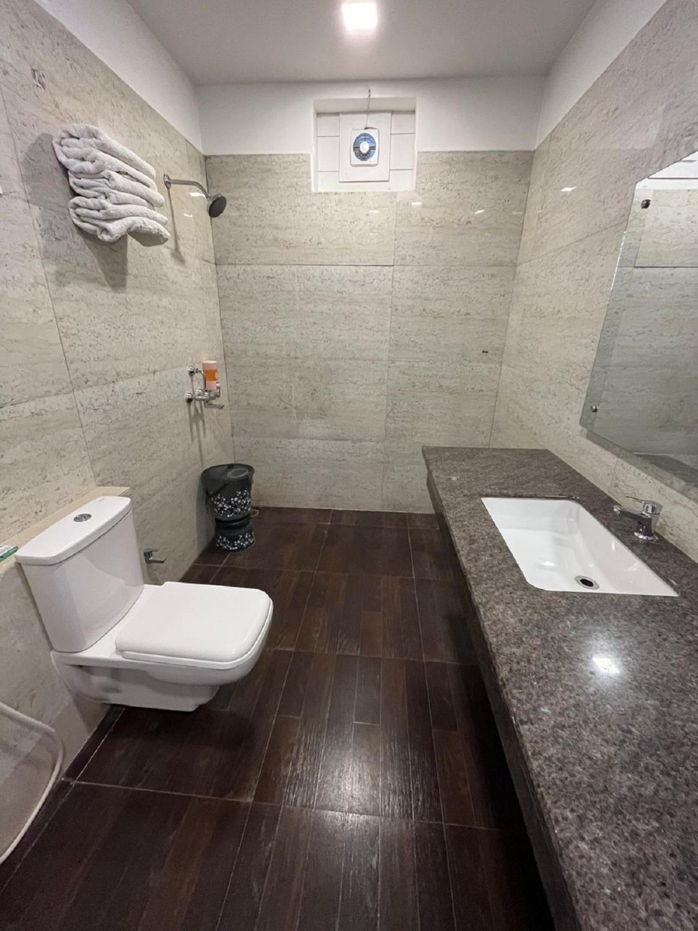 Hotel Red Carpet Tajganj Ngoại thất bức ảnh